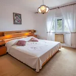 2 Bedroom Gorgeous In *