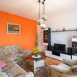 2 Bedroom Gorgeous In דירה Koromačno