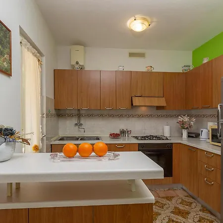 Lovely In With House Sea View Apartament